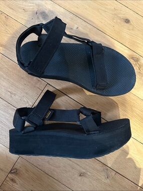 Teva Platform Sandals, black, women’s size 7.5/8.